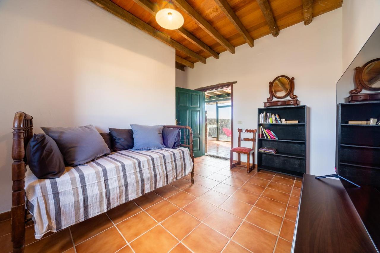 Casa "Entre Vinedos" En Masdache Villa Tias Bagian luar foto